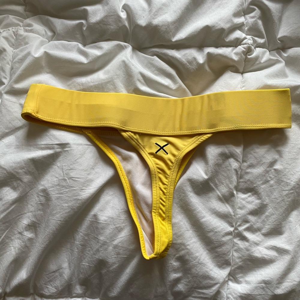 Boutine LA yellow bottoms